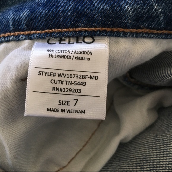 CELLO distressed raw jeans. Sz 7 NWT - Picture 5 of 7